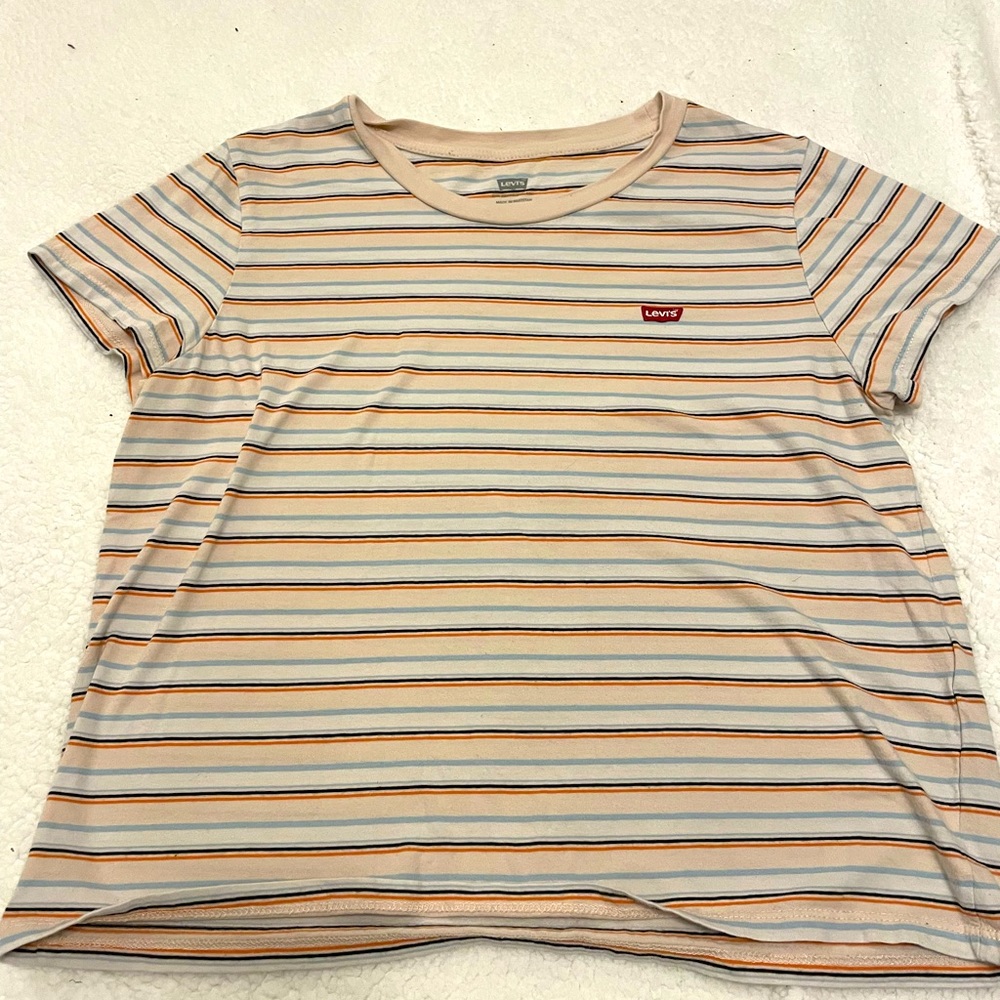 Womens Levi shirt